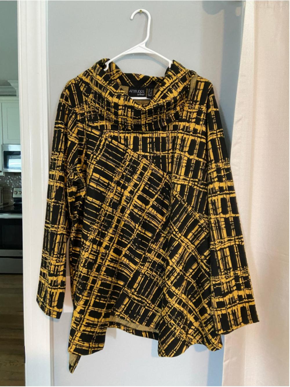 Attitudes by Renée black and yellow top , Size 1 X, new with tags